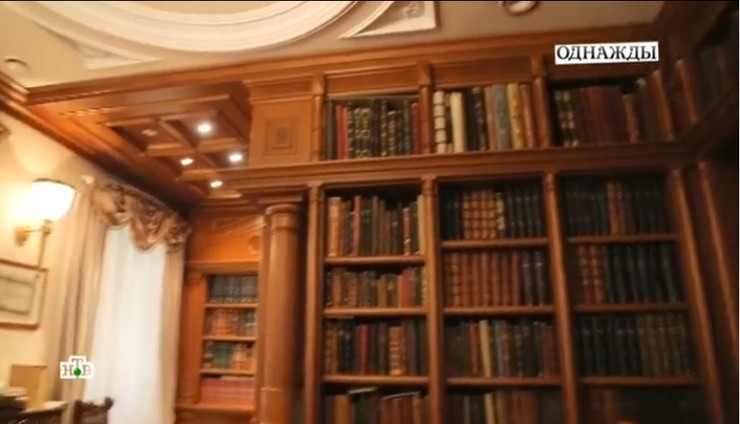 Павел Николаевич впервые показал журналистам свою библиотеку