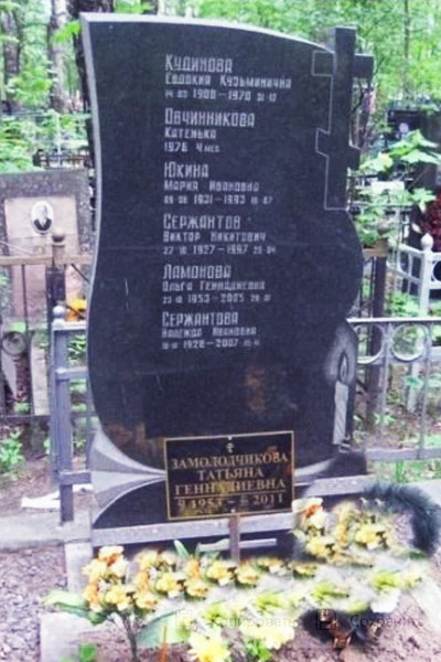 Татьяну похоронили рядом с сестрой и мамой на Покровском кладбище