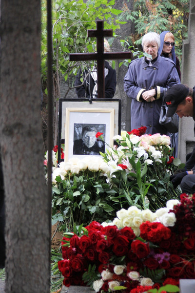Режиссера похоронили на Новодевичьем кладбище Москвы