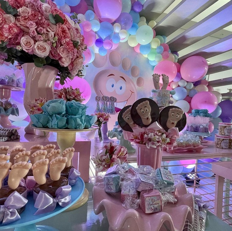 Новости: Розовые шары и торт с пятками. Звезда «Клона» Джованна Антонелли отметила день рождения дочерей – фото №3
