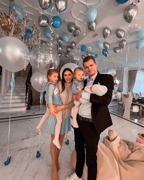 За три года в семье Тарасова и Костенко родились две дочери и сын
