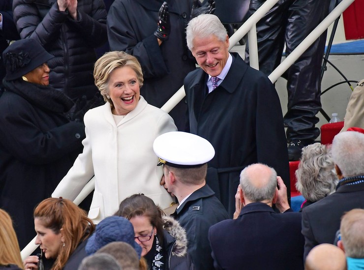Несмотря на череду секс-скандалов, Билл и Хиллари не развелись