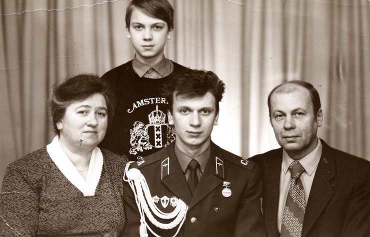 Сергей Светлаков с семьей