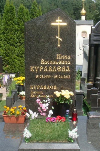 Куравлев выбрал место на Троекуровском кладбище после смерти жены